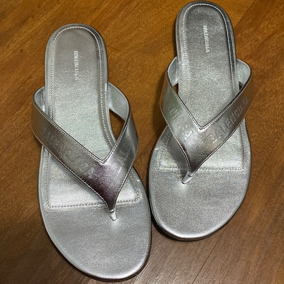 Balenciaga Thong Slide Sandal new in box Silver - Picture 2 of 8